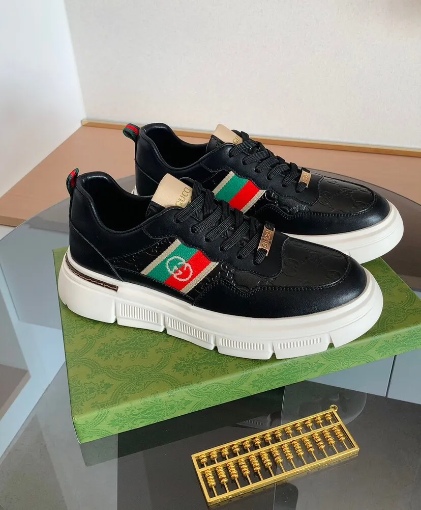 Factory price 400. The new GUCCI (Gucci) is launched at the same time, new men's shoes, 😘fabrics are selected imported cowhide, lining: sheepskin lining. 👍🏿 High-end ☄️ air-cushion molded anti-slip rubber outsole, exquisite lines, simple and elegant, comfortable and high-end for leisure travel. Code number: 38 to 44 (45 can be customized and cannot be returned or exchanged)